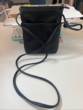Ili NewYork genuine leather Black Crossbody Phone Bag Minimal Everyday Carry